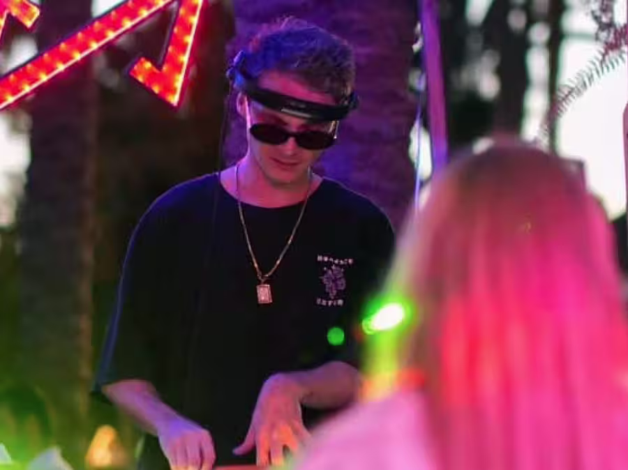 Amelinde Marbella vocalist at OAK